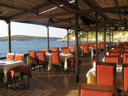 Number One Apart Hotel Karaburun  Eksteriør billede